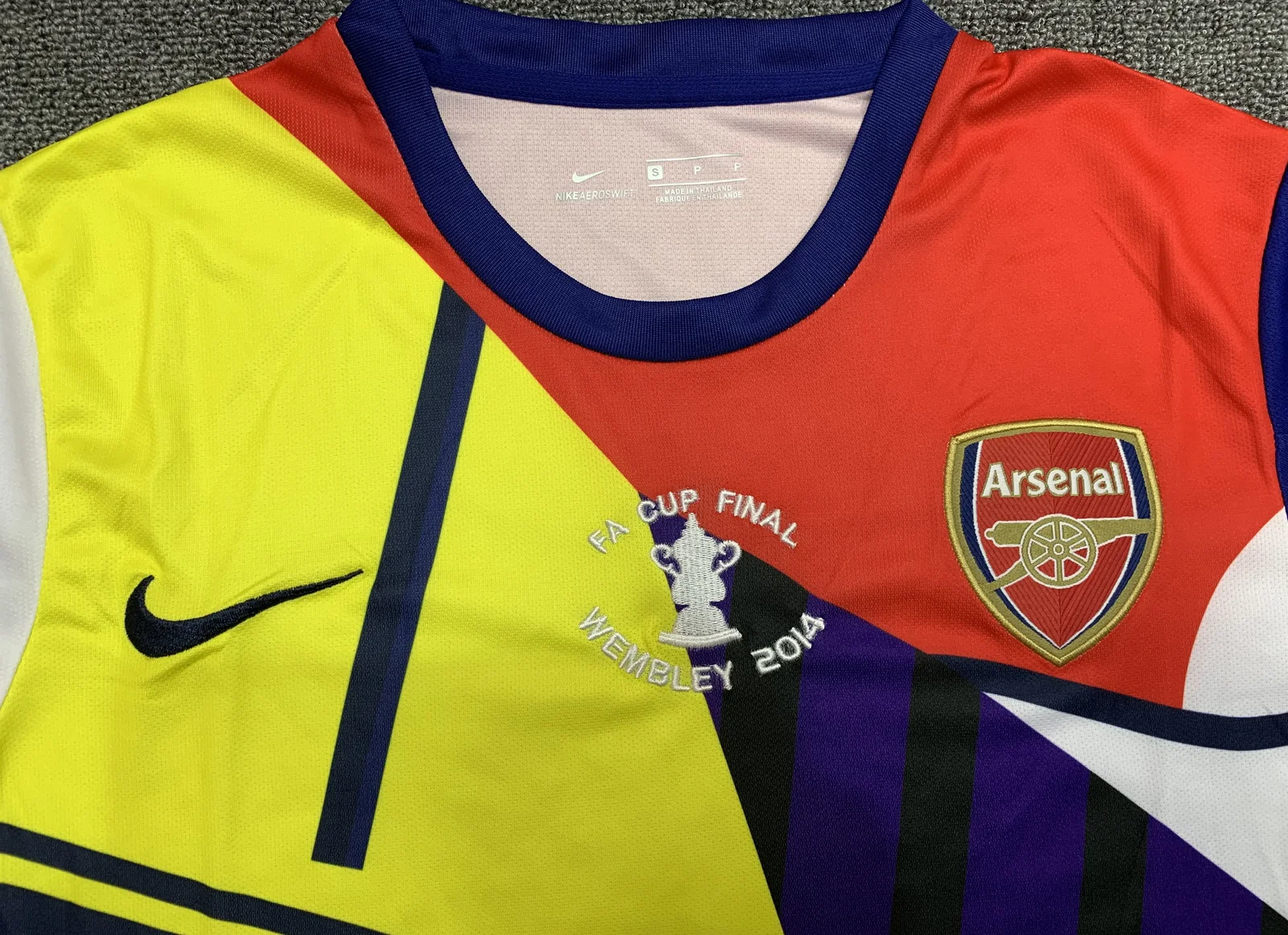2014 Arsenal commemorative retro jersey