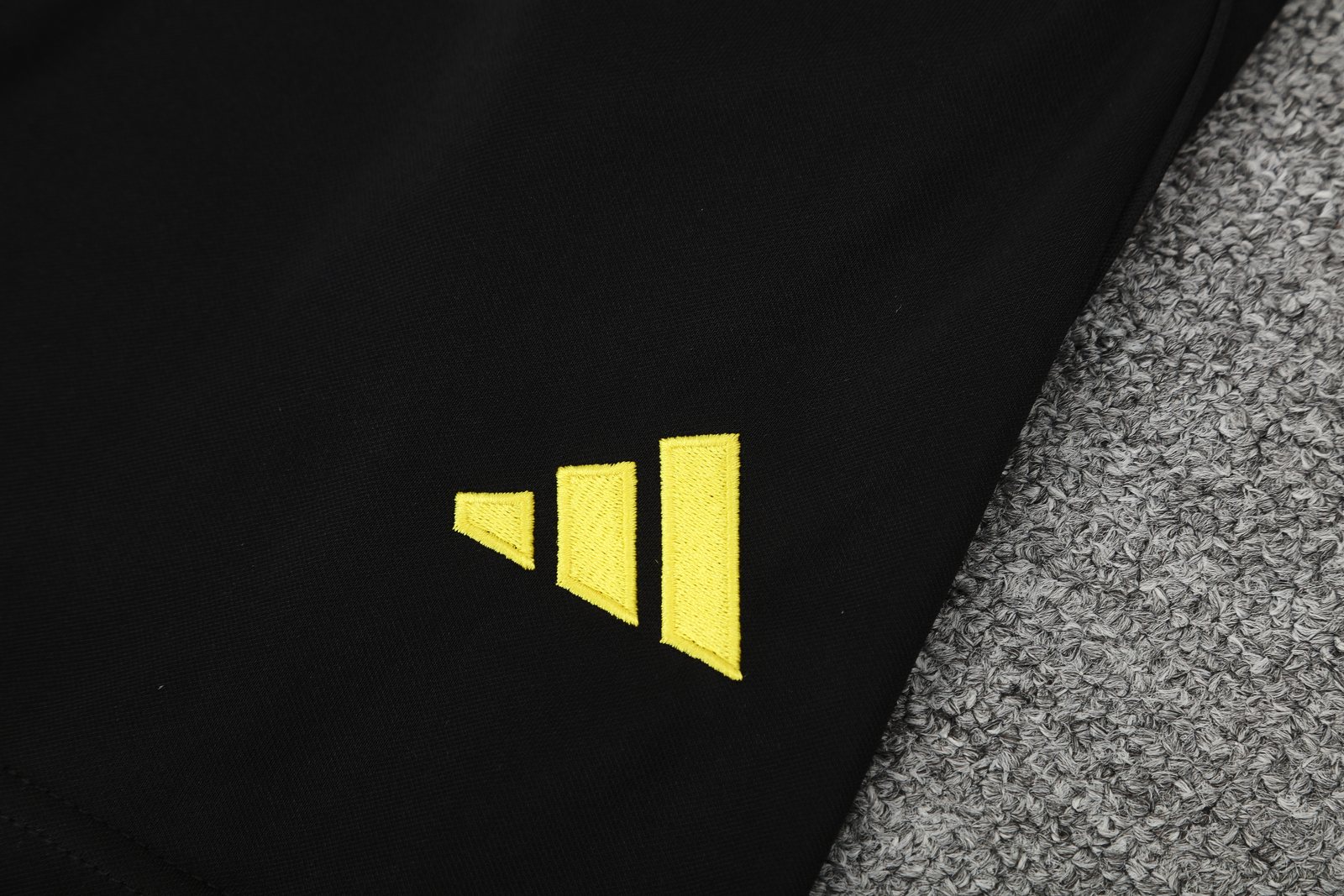 2025-26 Manchester United training vest jersey