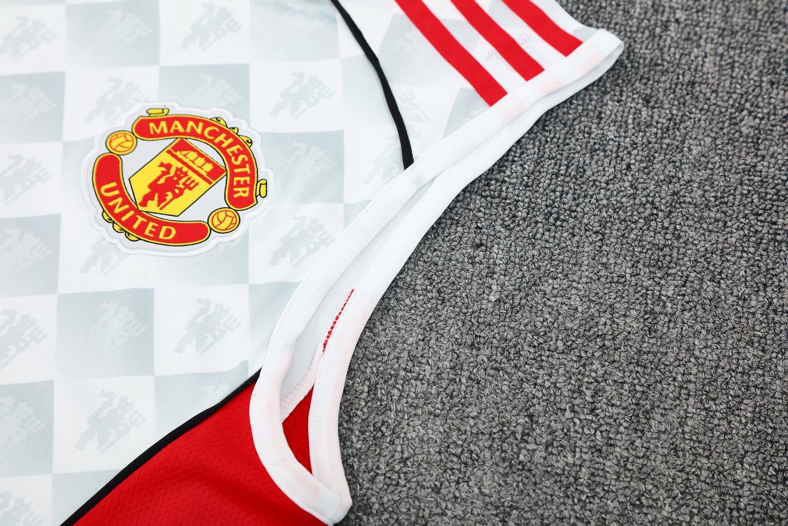 2025-26 Manchester United training vest jersey