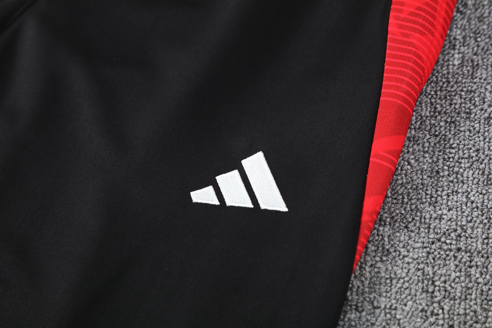 2025-26 Manchester United training hooded jersey