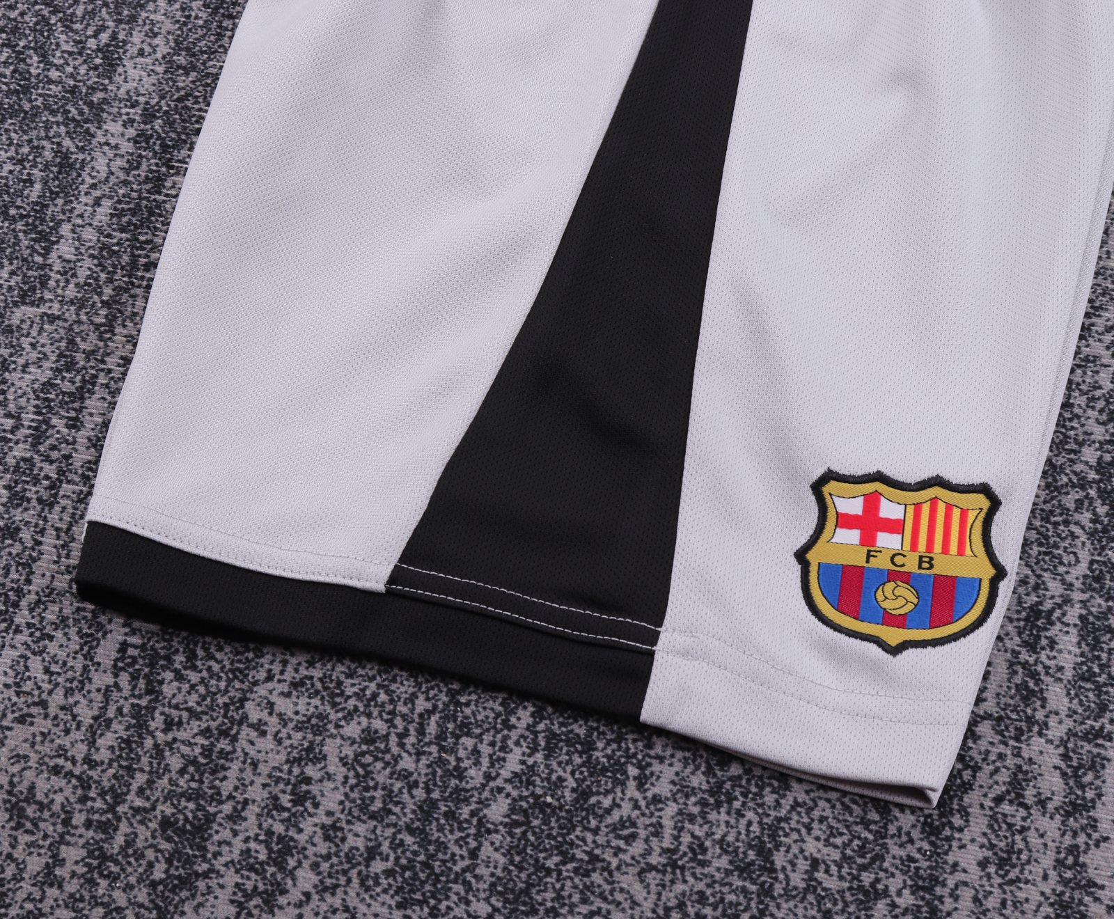 2003-04 Barcelona Away Retro Jersey - Kids