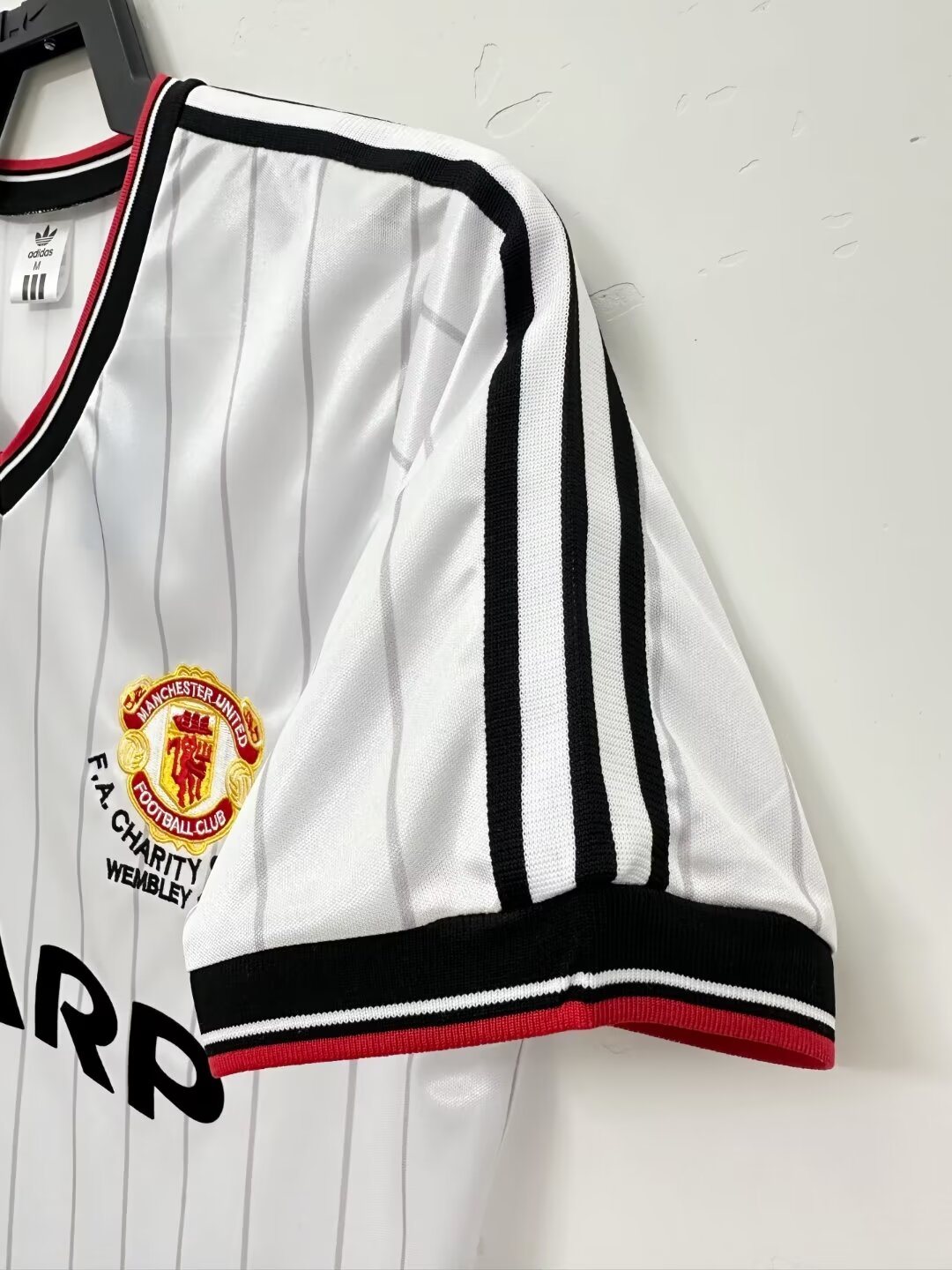 1983 Manchester United away retro jersey