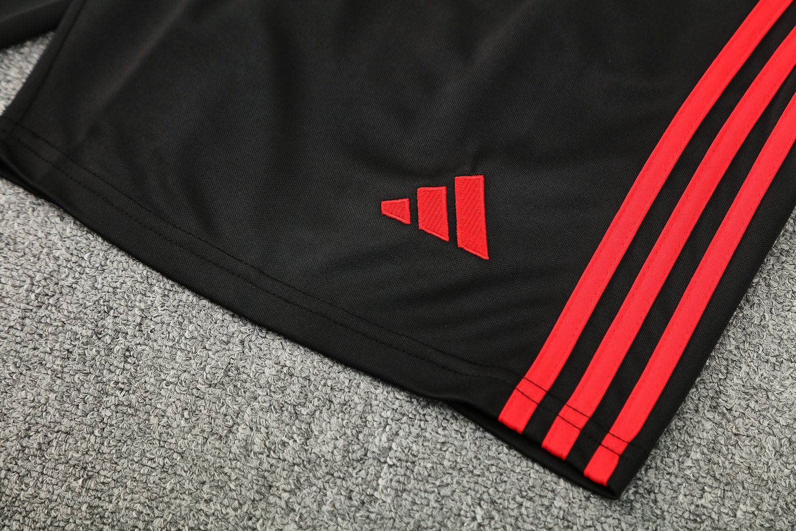 2025-26 Manchester United training vest jersey