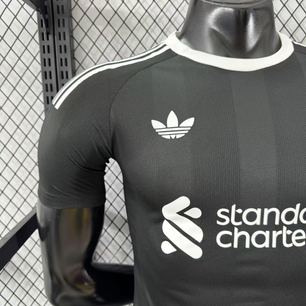 2025-26 Liverpool Black Goalkeeper Jersey - Player Version