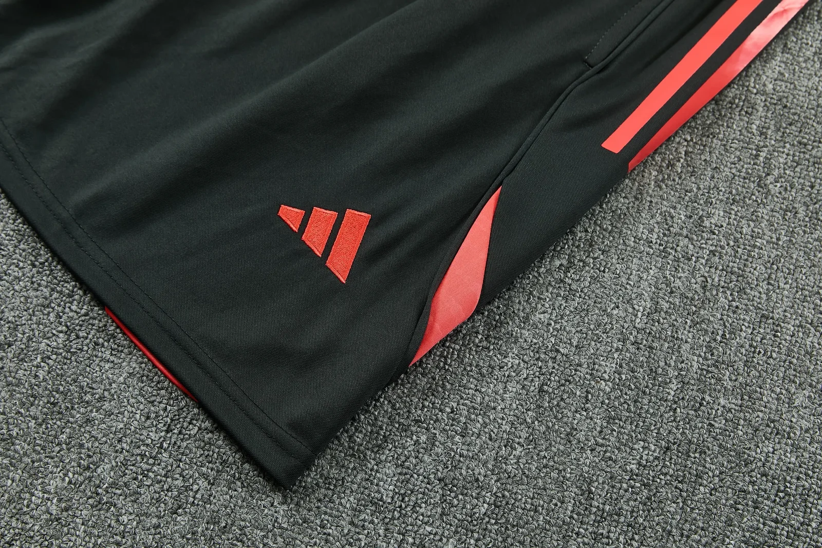 2025-26 Bayern Munich training vest jersey