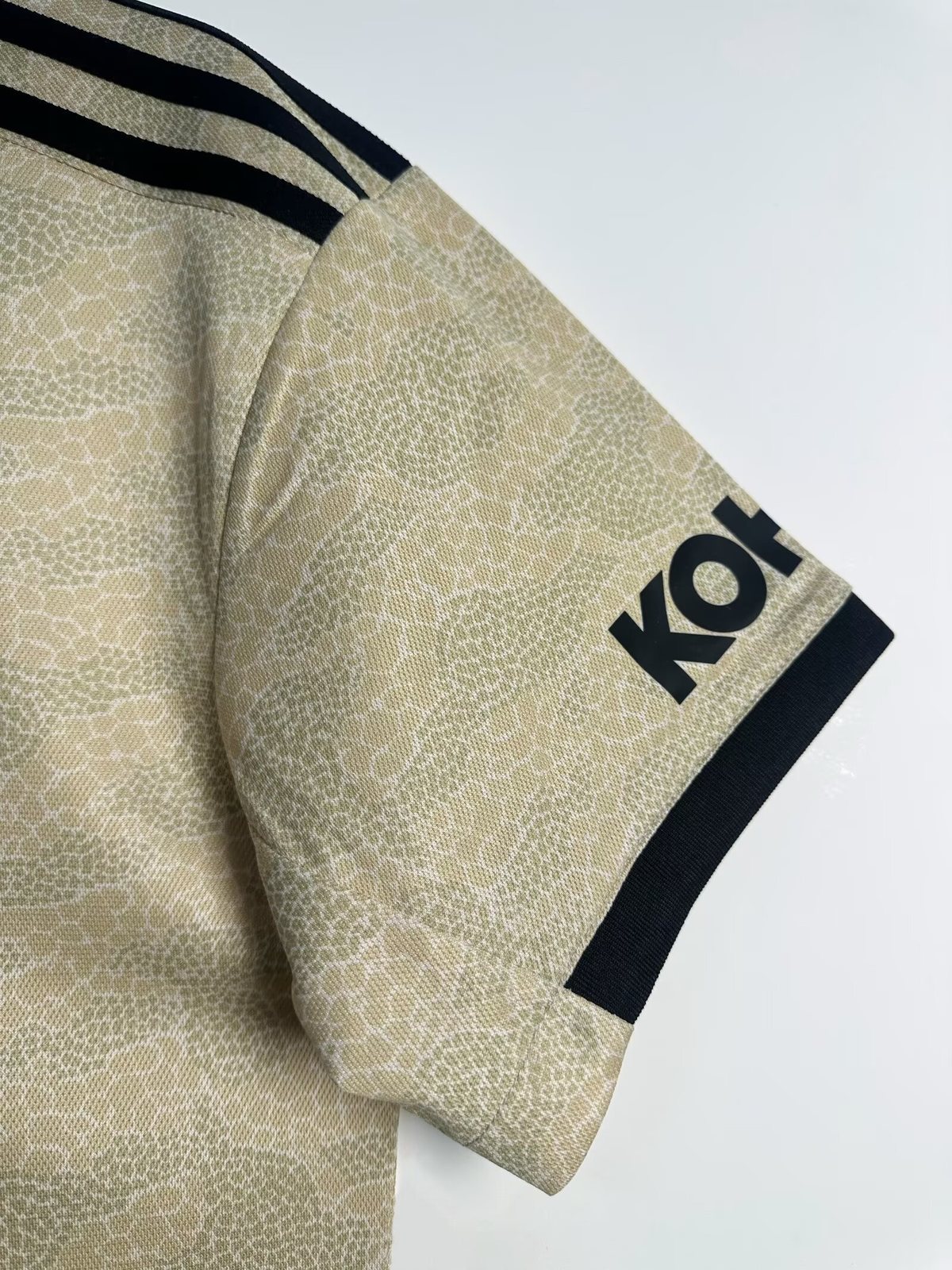 2019–20 Manchester United Retro Away Kit