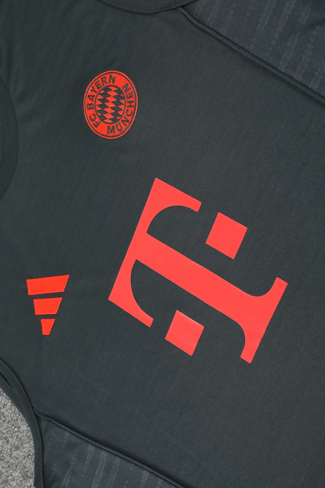 2025-26 Bayern Munich training vest jersey