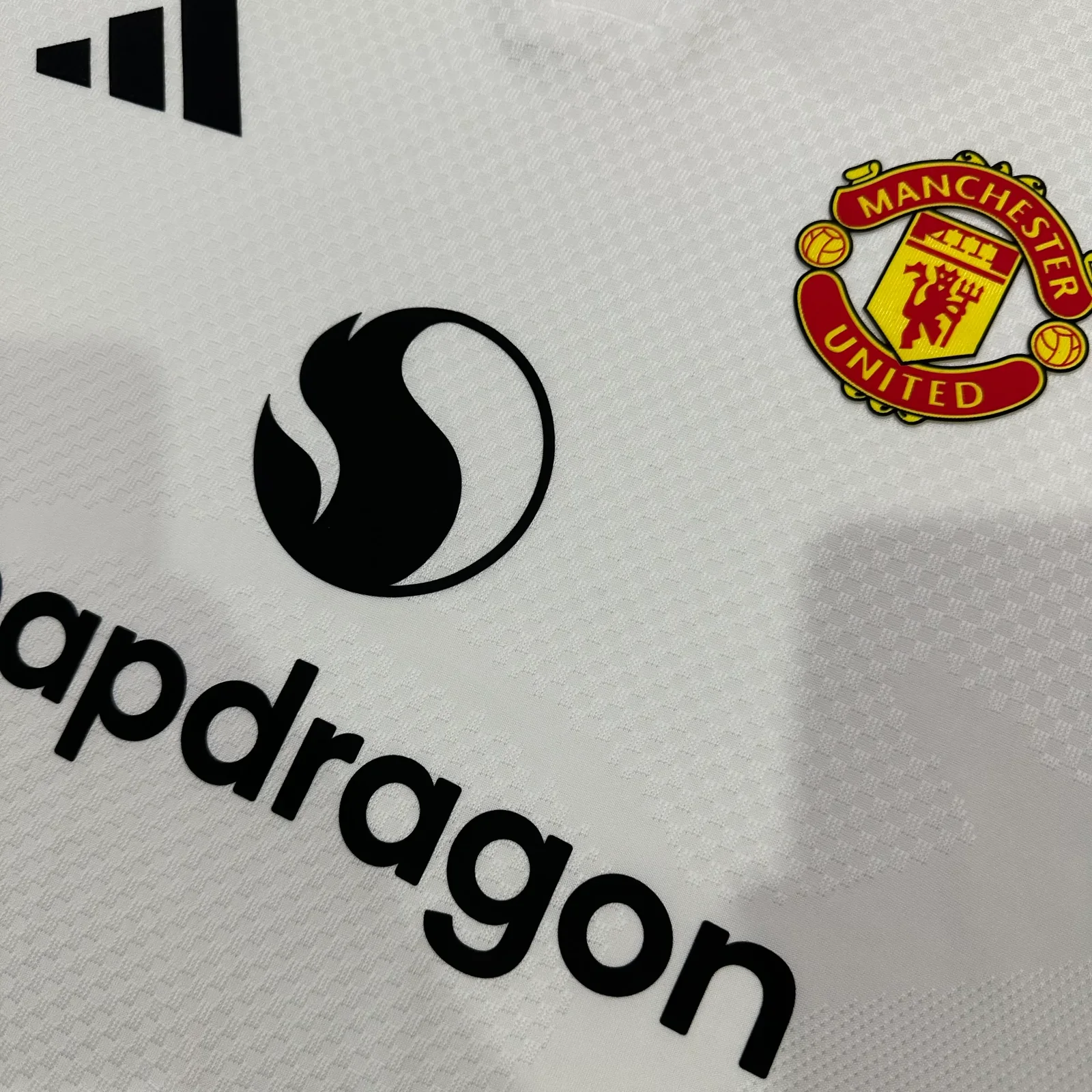 复制2026-27 Manchester United Goalkeeper Jersey - Player Version