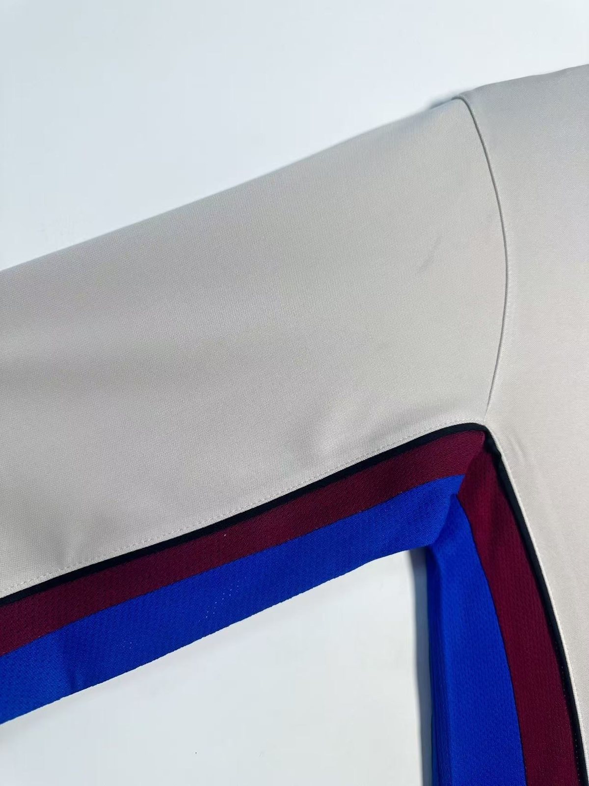 1998–99 Barcelona Away Long-Sleeve Retro Jersey