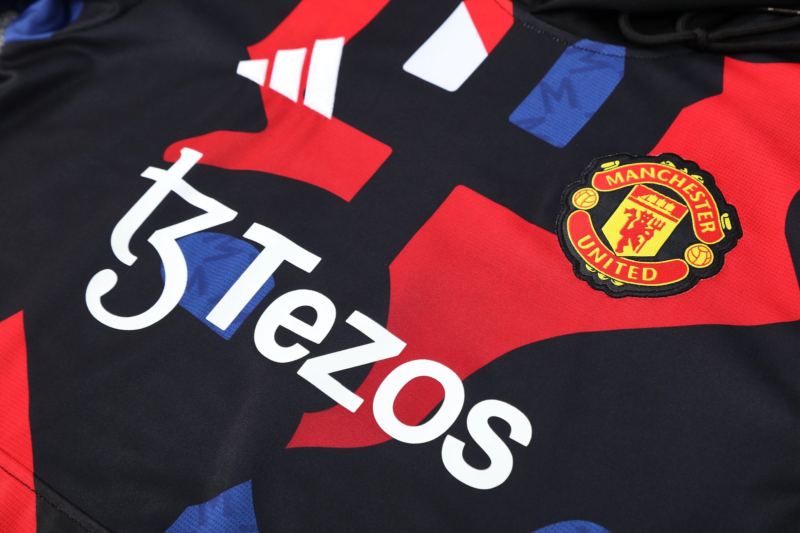 2025-26 Manchester United training hooded jersey