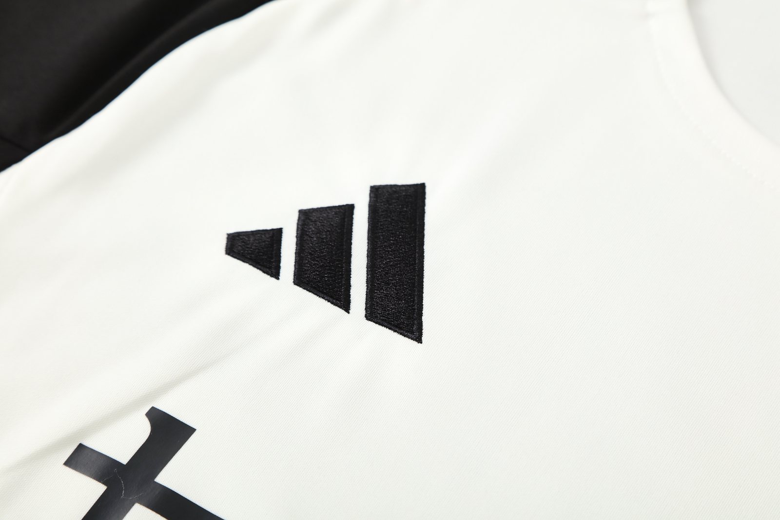 2025-26 Manchester United white short-sleeved training jersey