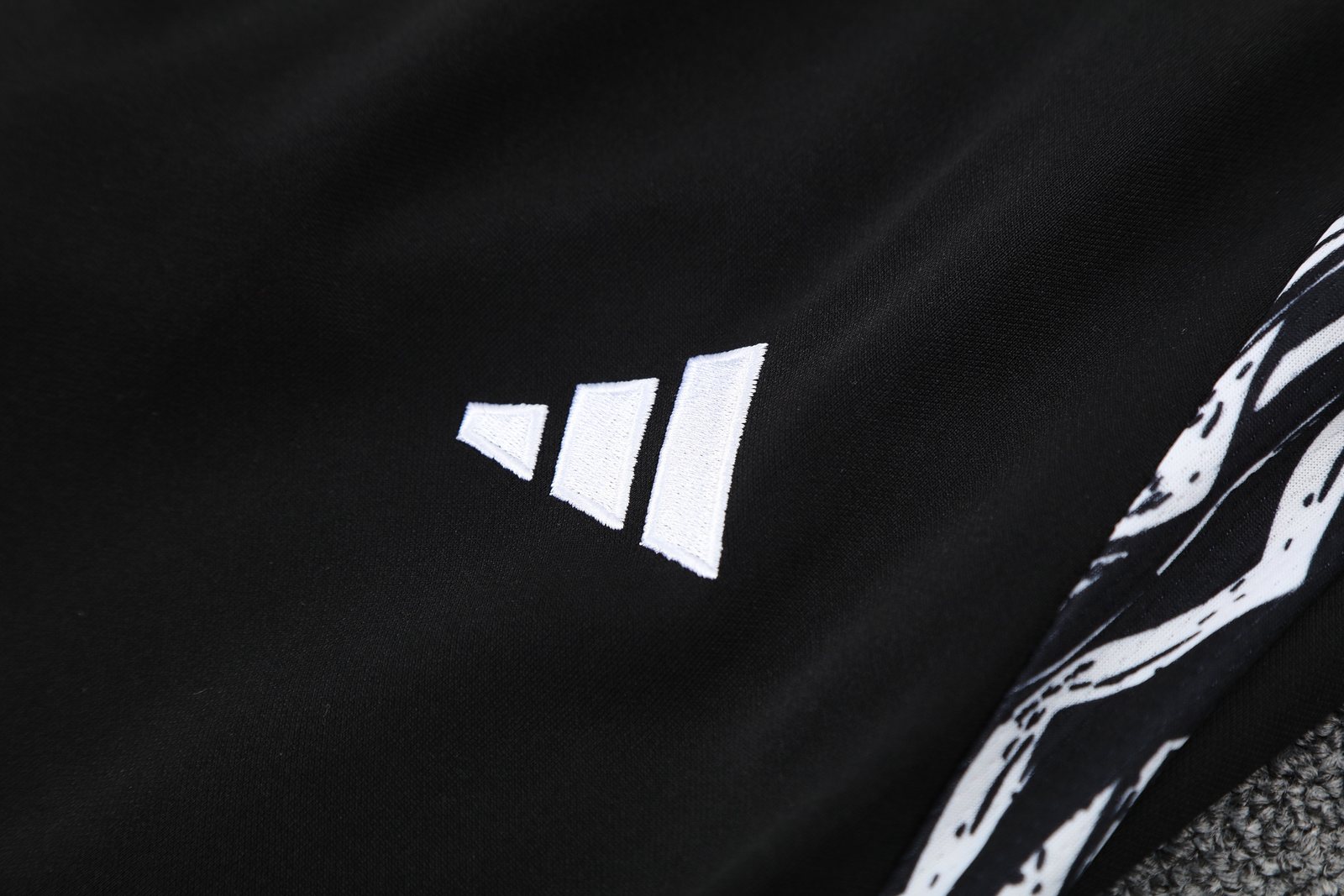 2025-26 Arsenal training kit hooded jersey