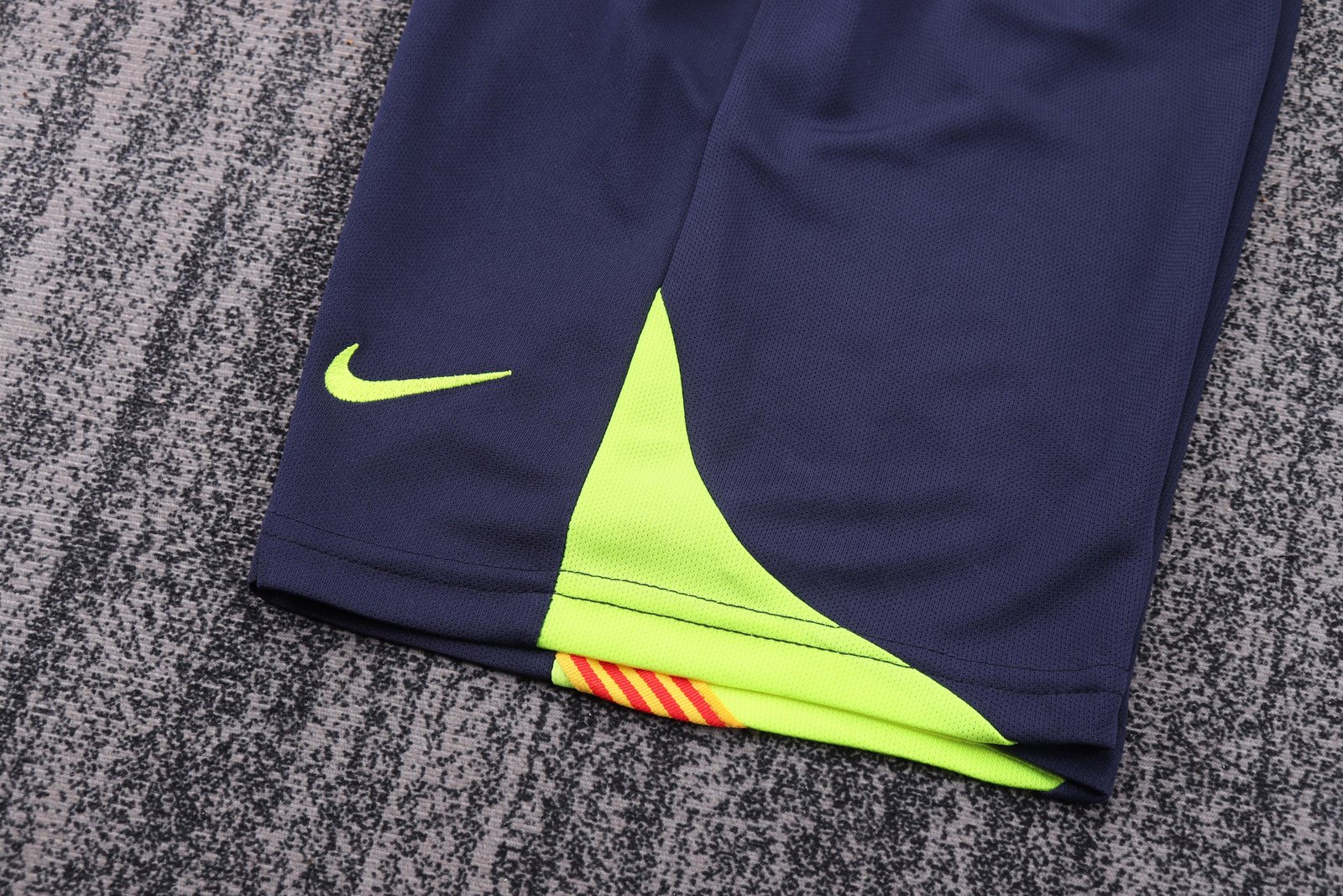 2005-06 Barcelona Away Retro Jersey - Kids