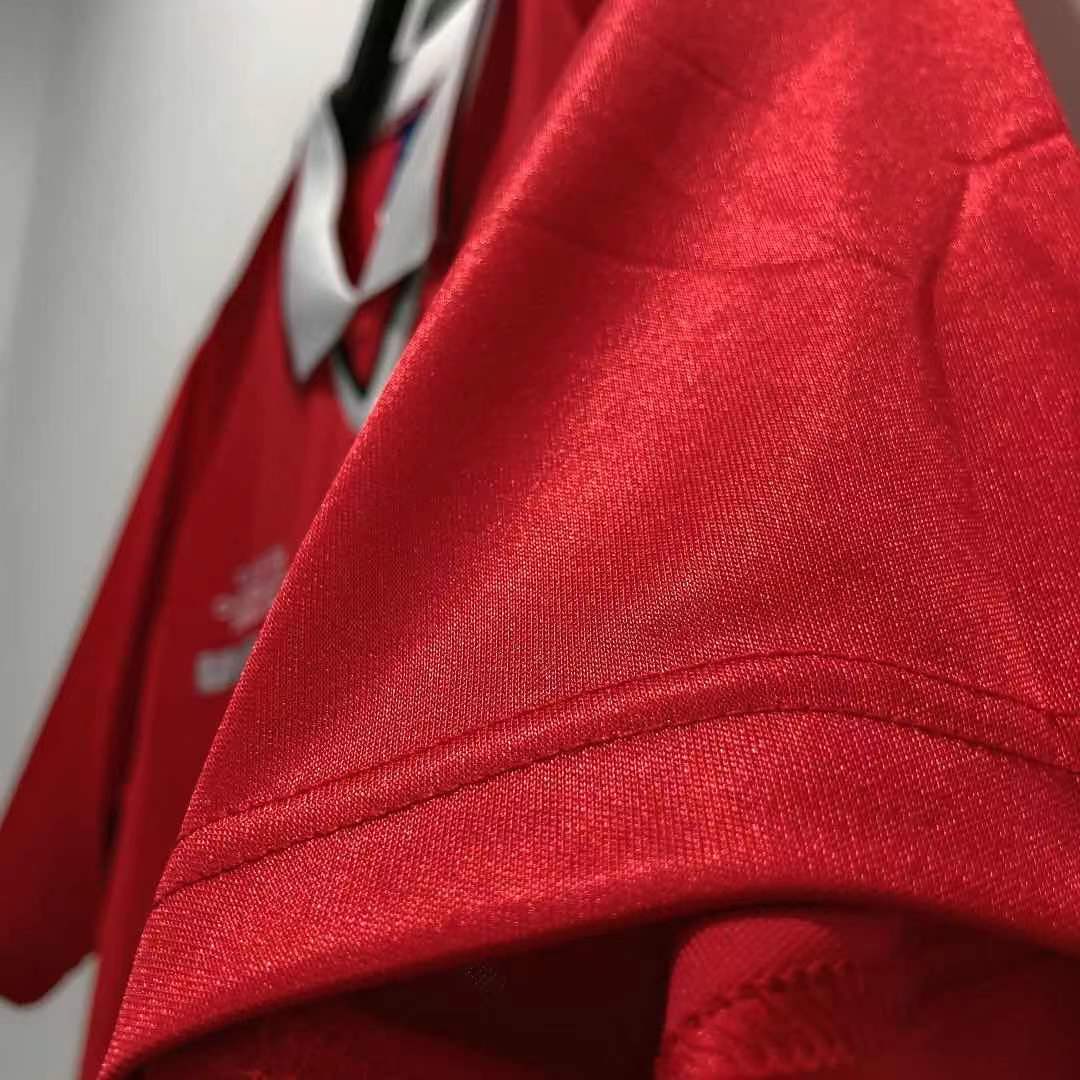 1999-00 Manchester United home retro jersey