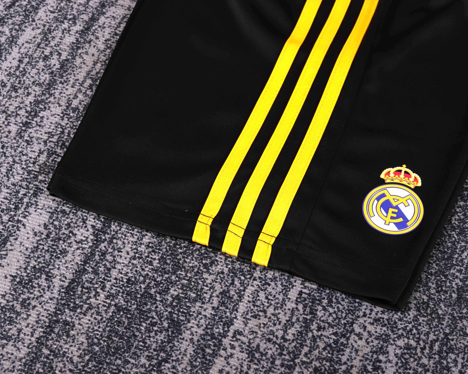 2011-12 Real Madrid Goalkeeper Retro Black Shirt - Kids