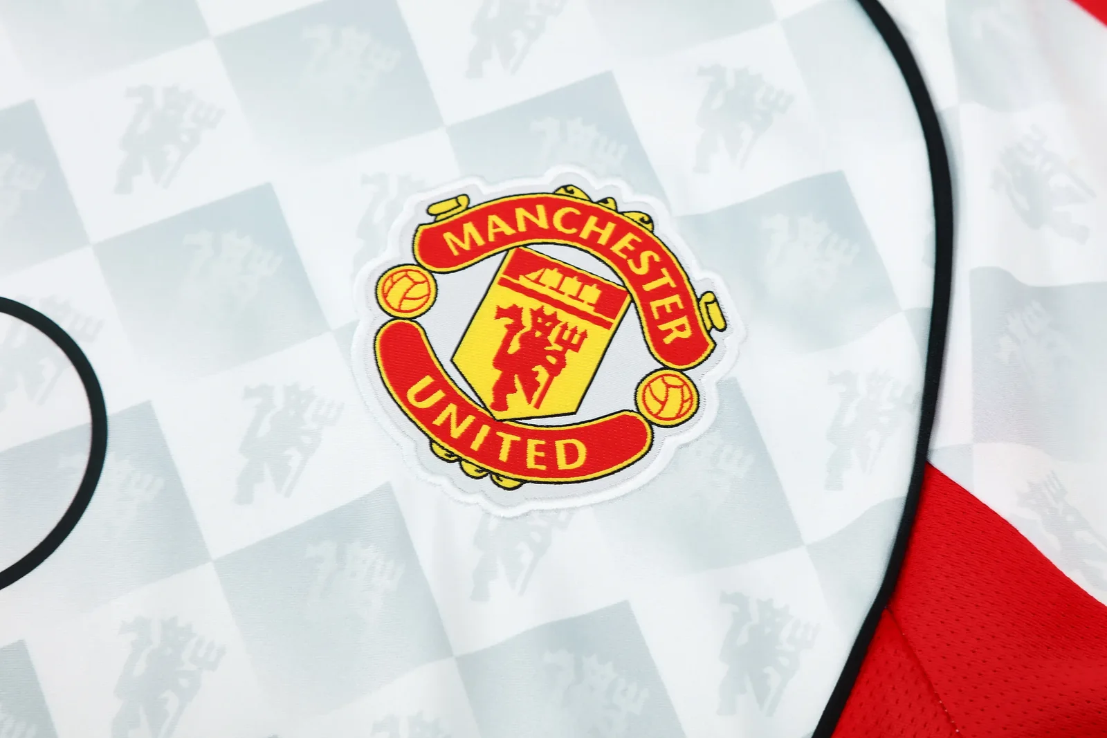 2025-26 Manchester United white short-sleeved training jersey