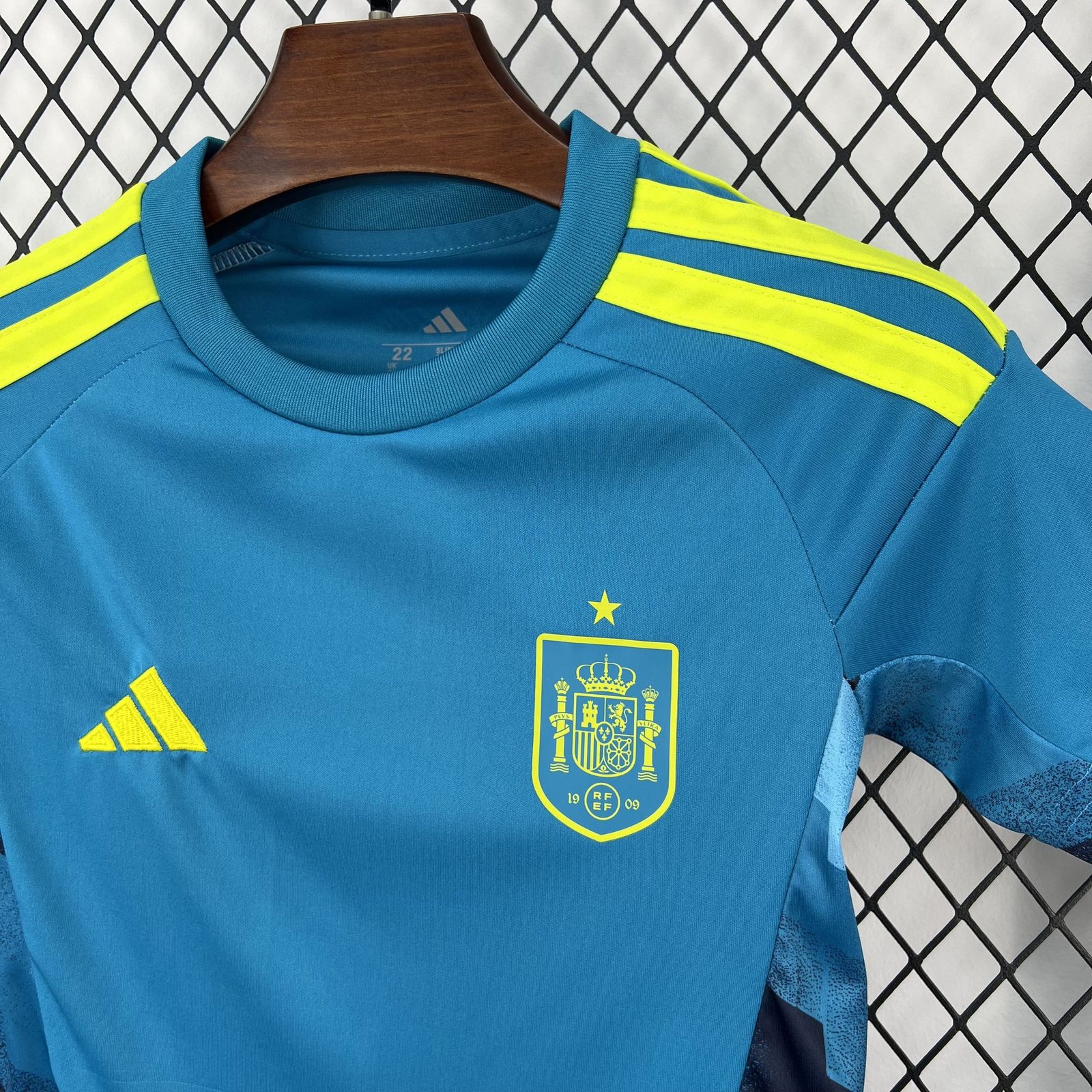 2026-27 Spain Goalkeeper Jersey - Kids'
