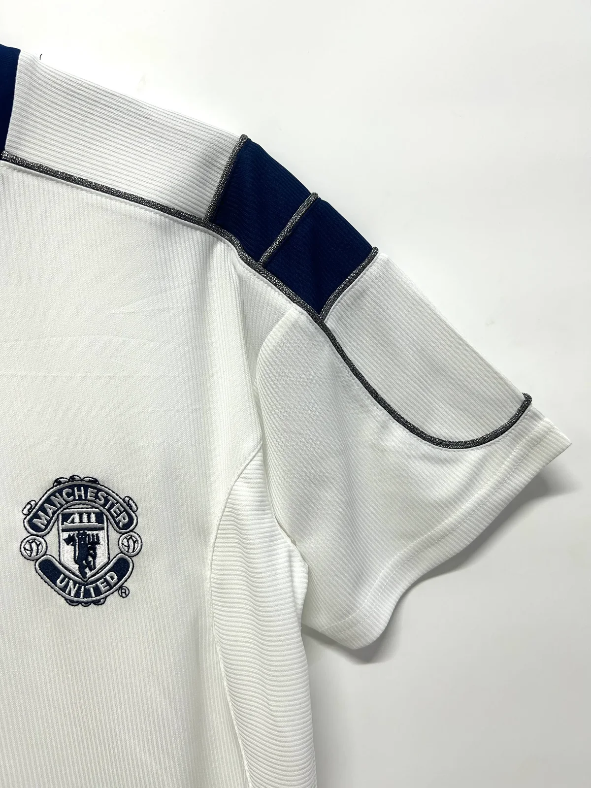 2000-01 Manchester United Away Retro Shirt