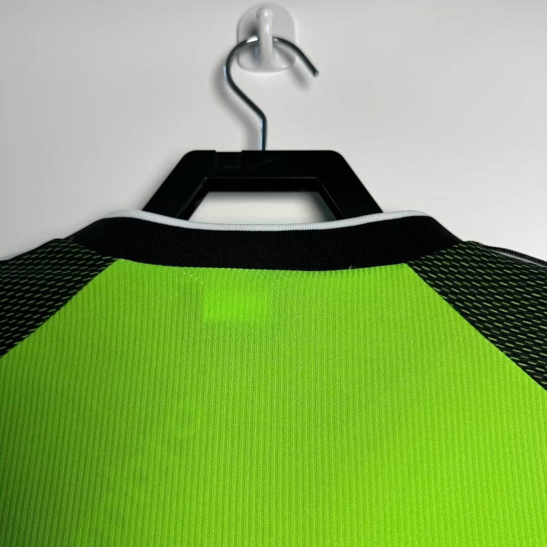 1998-99 Manchester United Green Goalkeeper Long Sleeve Retro Shirt