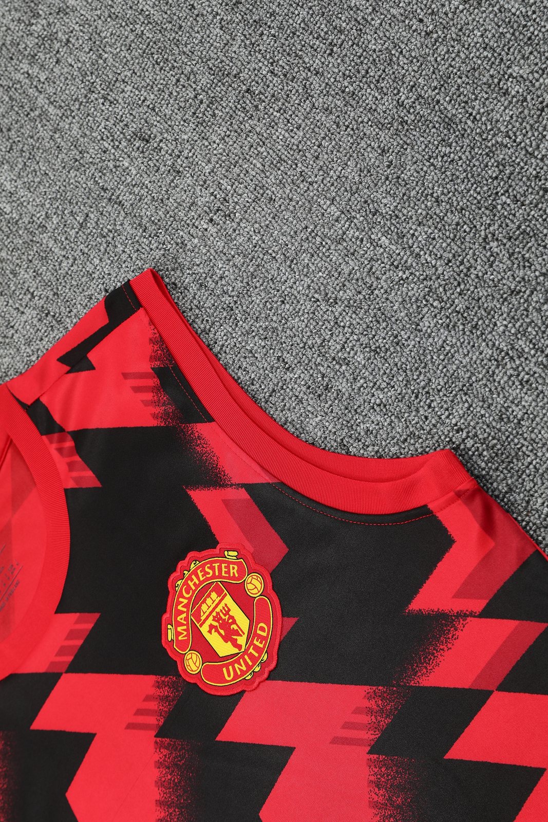 2025-26 Manchester United training vest jersey