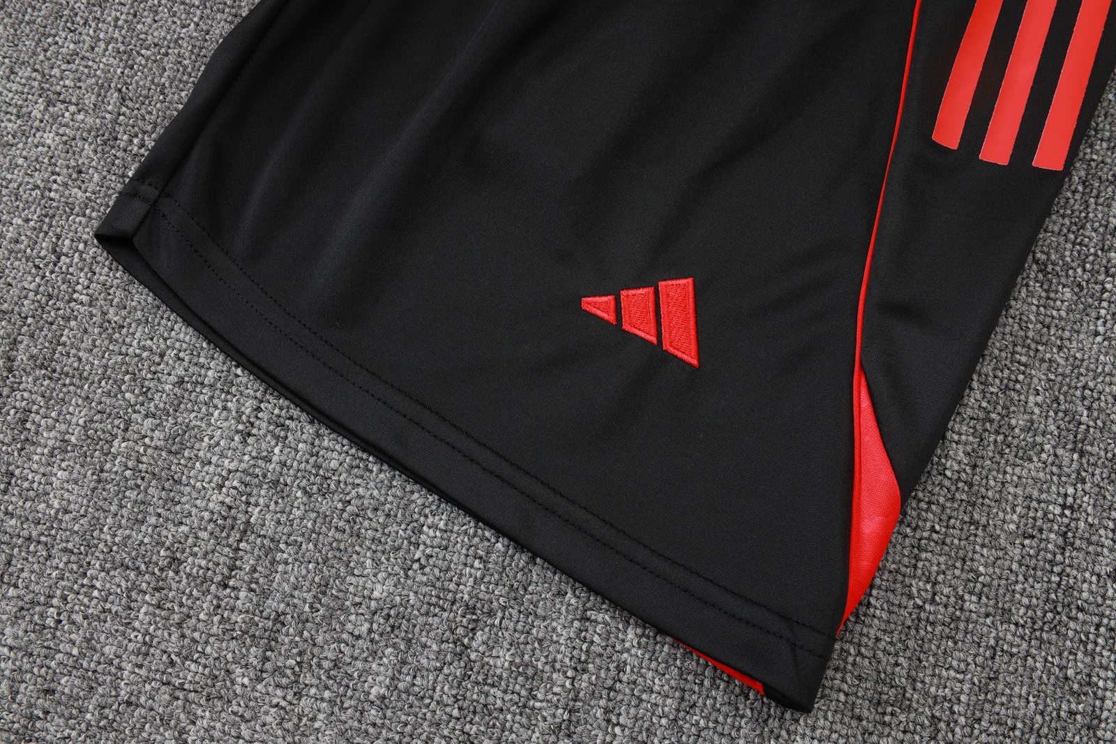 2025-26 season Bayern Munich black short-sleeved training kit