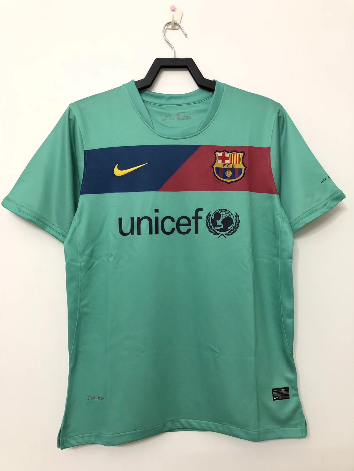 2010-11 Barcelona Away Retro Jersey