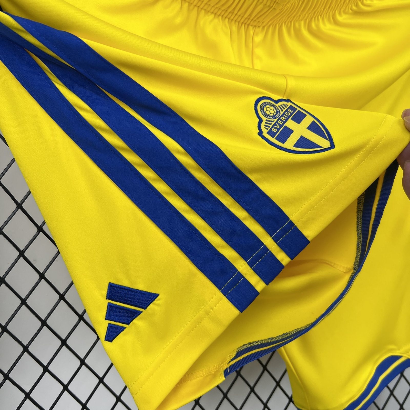 2026-27 Sweden Away Shorts - Fan Edition