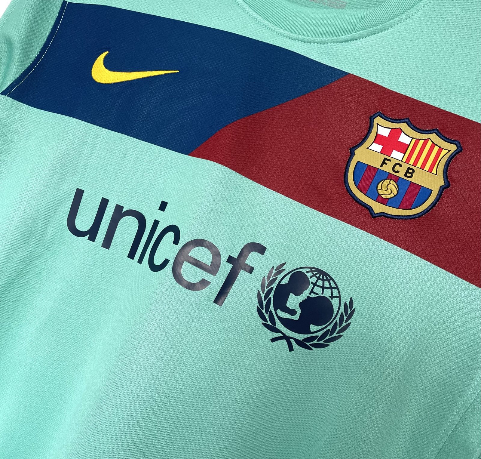 2010-11 Barcelona Away Long-Sleeve Retro Jersey
