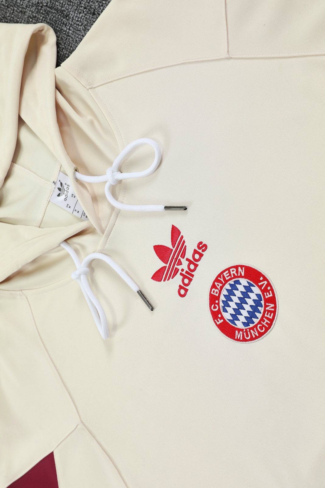 2025-26 Bayern Munich off-white training hooded jersey