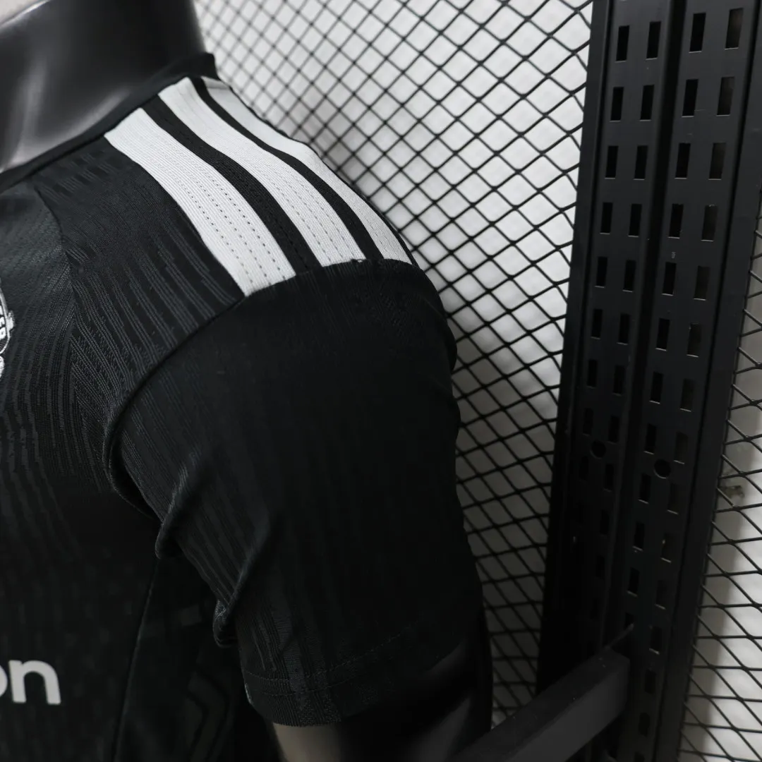 2026-27 Manchester United Goalkeeper Jersey - Player Version