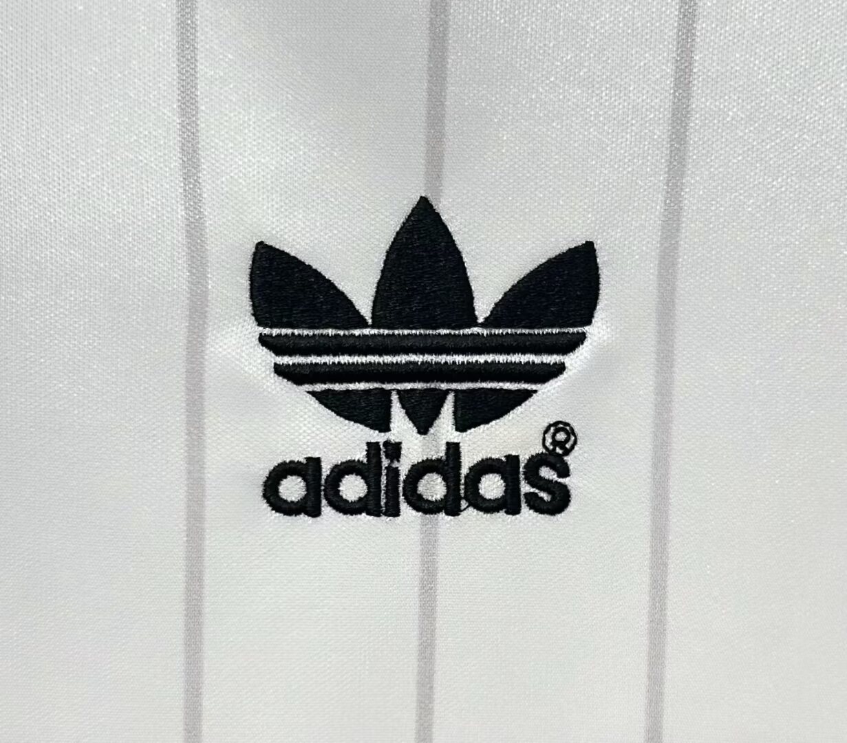 1983 Manchester United away retro jersey