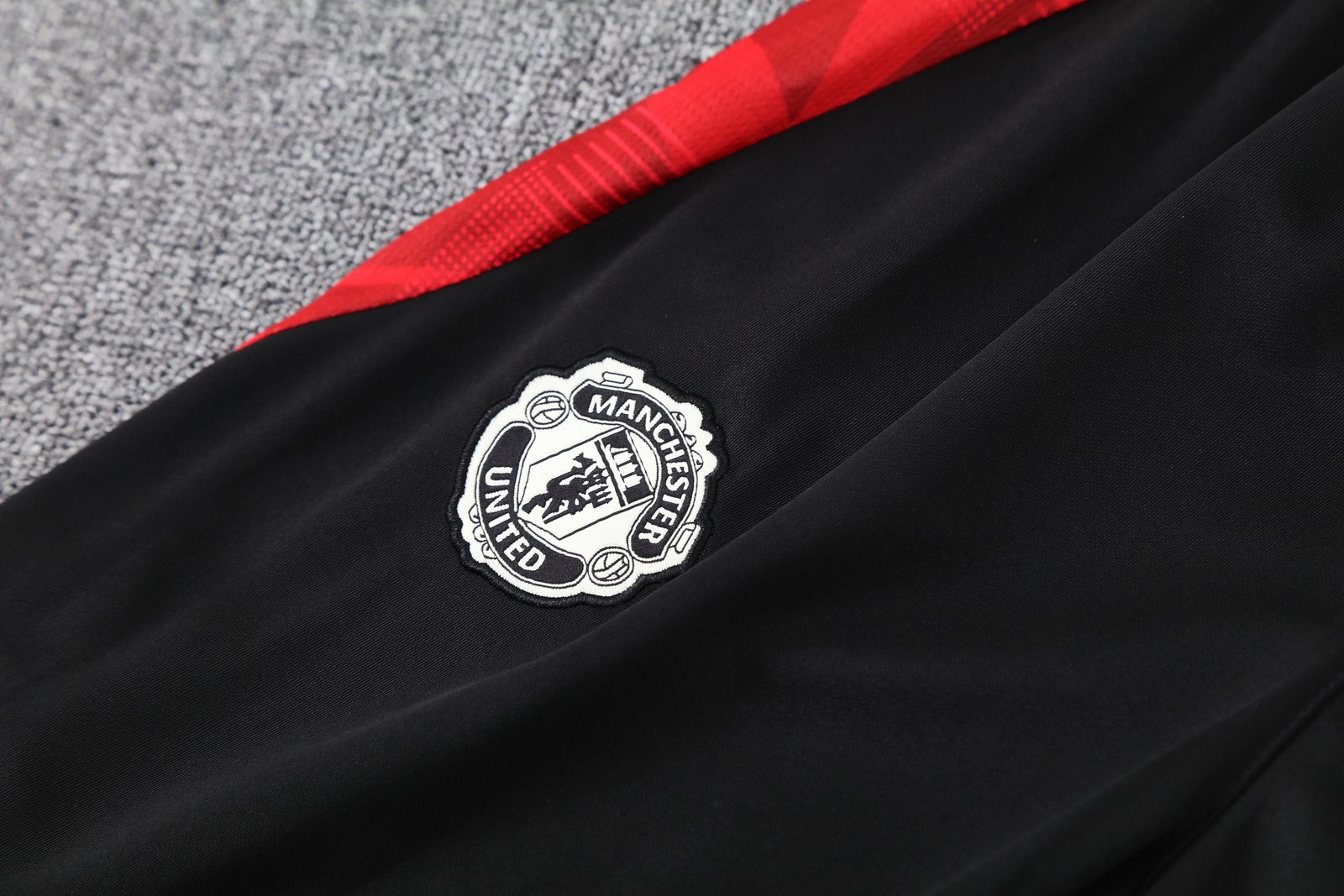 2025-26 Manchester United training hooded jersey