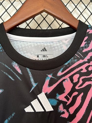 2026-27 Liverpool Training Kit - Fan Edition