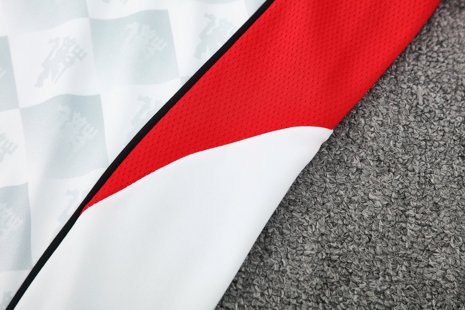 2025-26 Manchester United white short-sleeved training jersey