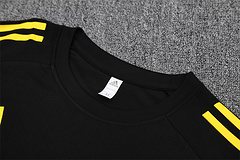 2025-26 Manchester United black short-sleeved training jersey