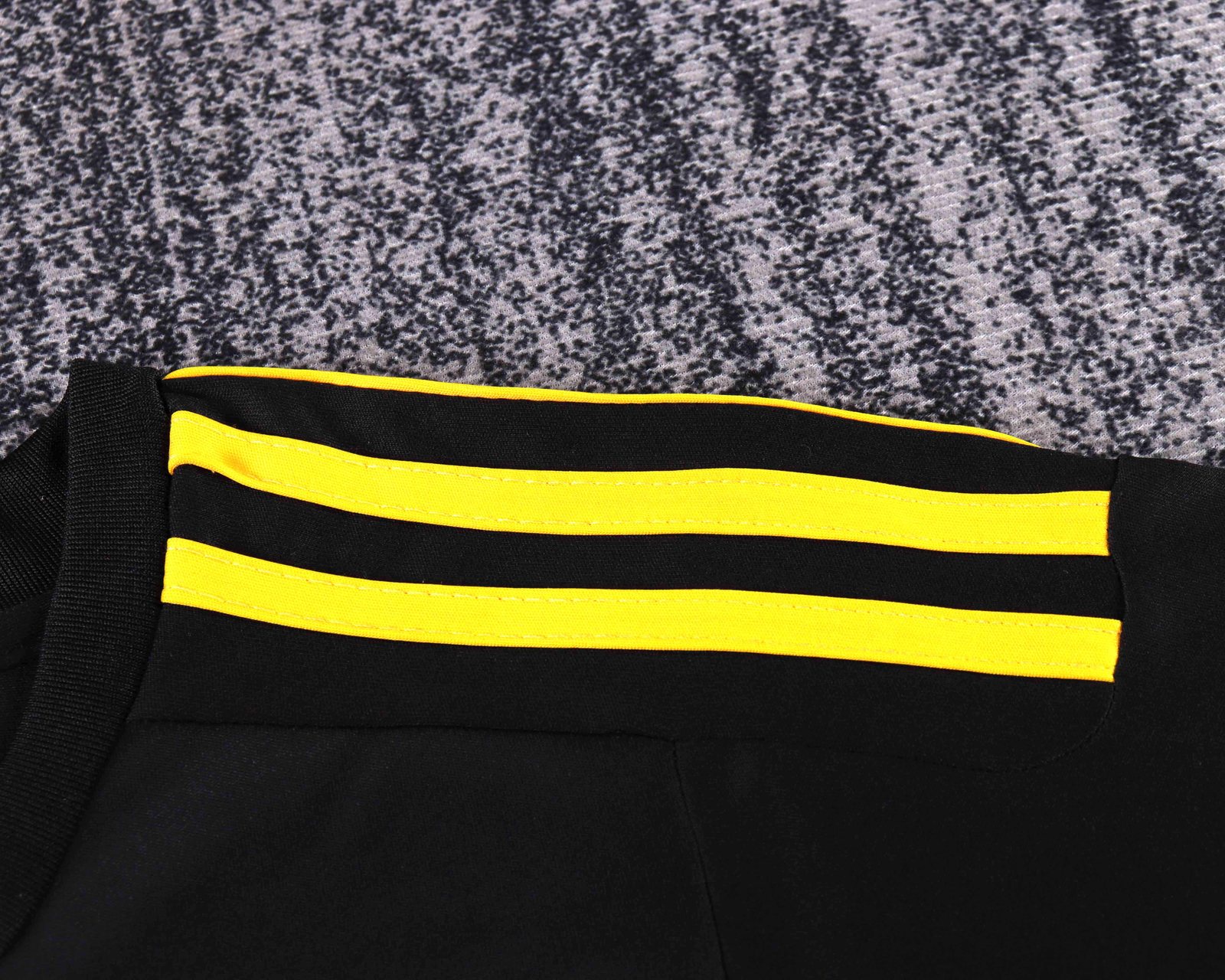 2011-12 Real Madrid Goalkeeper Retro Black Shirt - Kids