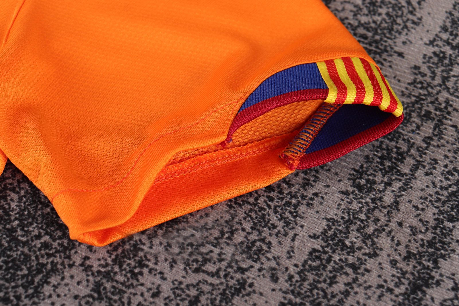 2006-07 Barcelona Away Retro Jersey - Kids