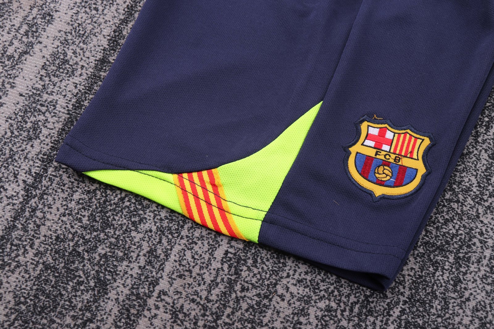 2005-06 Barcelona Away Retro Jersey - Kids