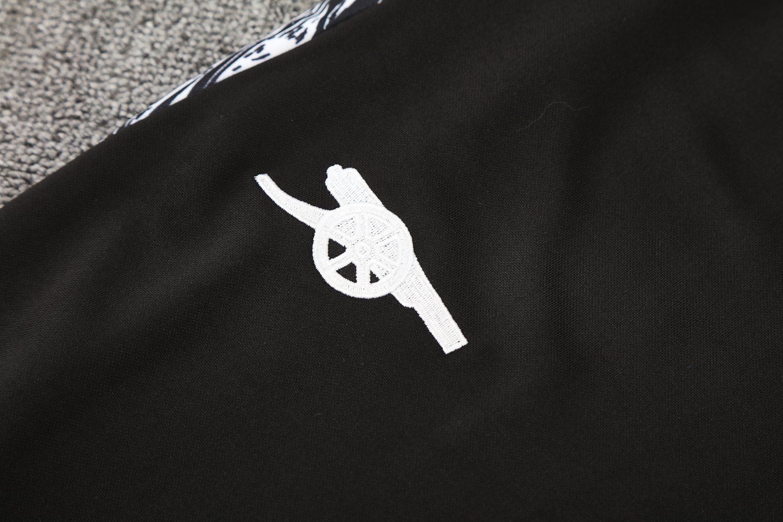 2025-26 Arsenal training kit hooded jersey