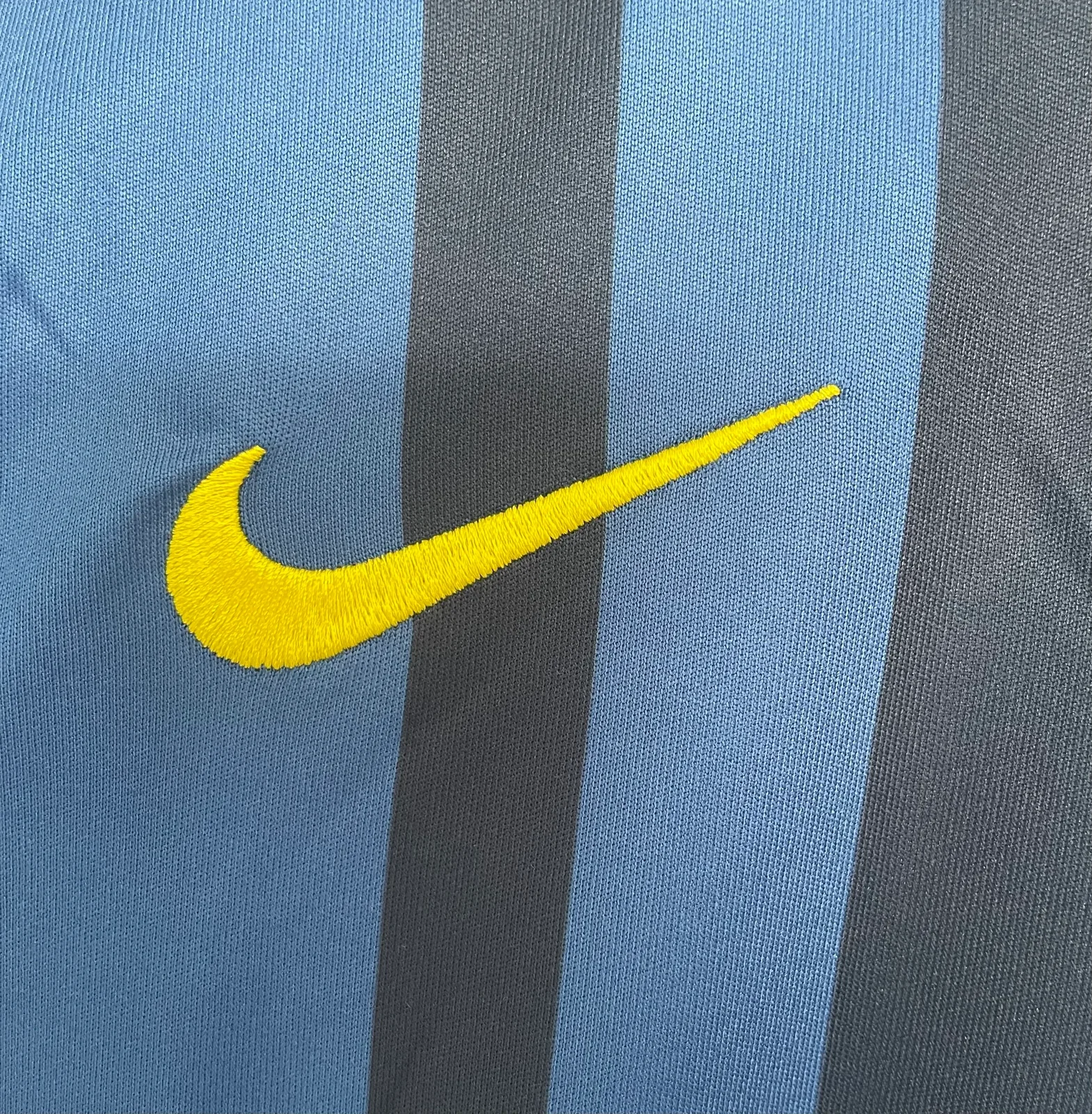 2004-05 Barcelona Away Retro Jersey
