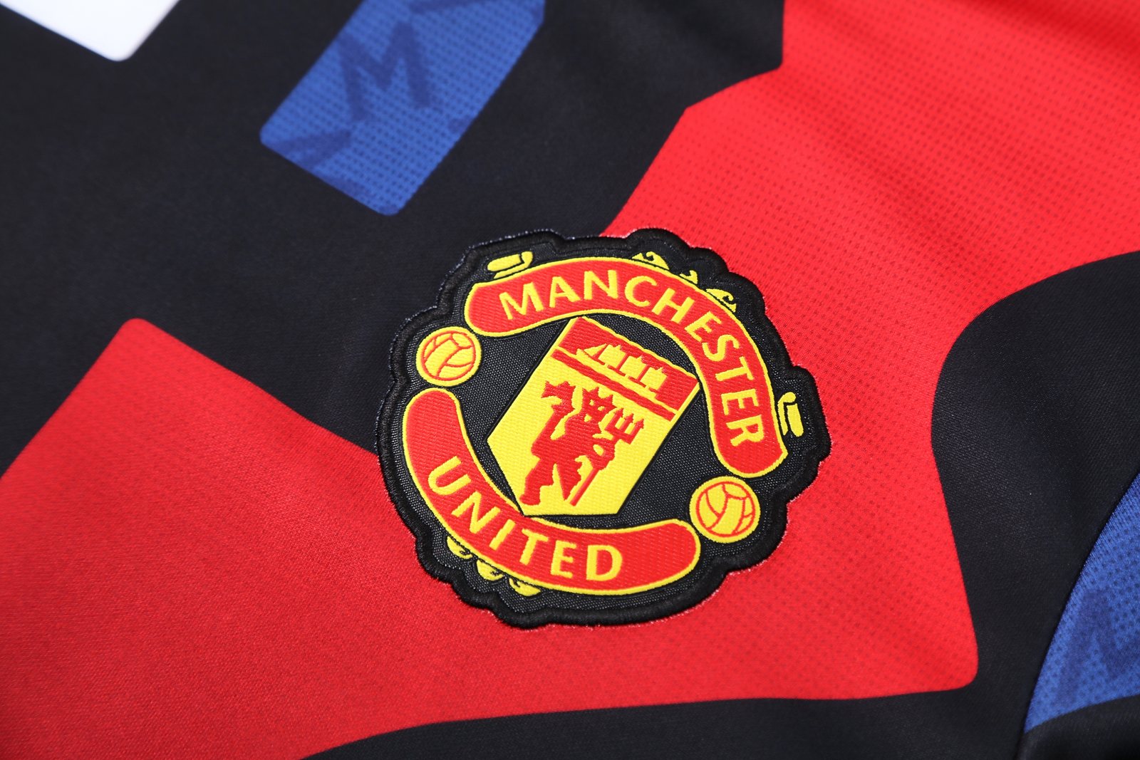 2025-26 Manchester United training hooded jersey