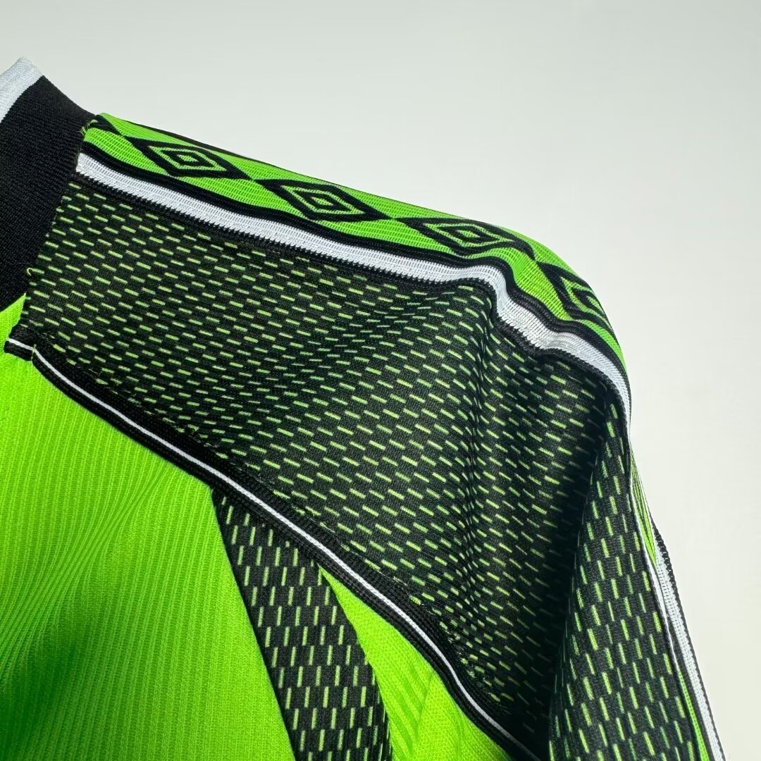 1998-99 Manchester United Green Goalkeeper Long Sleeve Retro Shirt